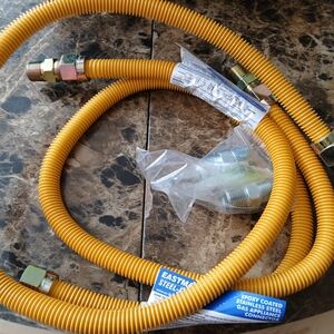 Yellow Stainless Steel Gas Connector 48in X 5/8